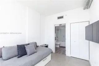 Propiedad en alquiler con 3 habitaciones y 2 baños en 33130