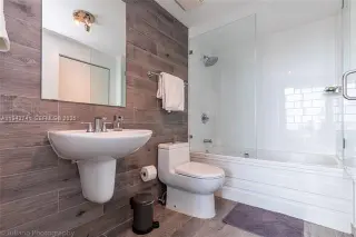 Propiedad en alquiler con 3 habitaciones y 2 baños en 33130