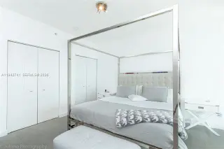 Propiedad en alquiler con 3 habitaciones y 2 baños en 33130