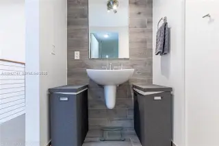 Propiedad en alquiler con 3 habitaciones y 2 baños en 33130
