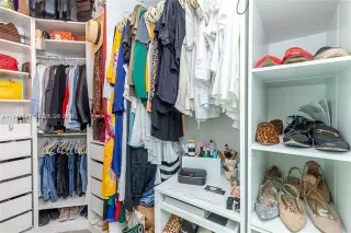Propiedad en alquiler con 3 habitaciones y 2 baños en 33130