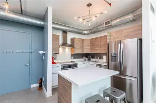 Propiedad en alquiler con 3 habitaciones y 2 baños en 33130