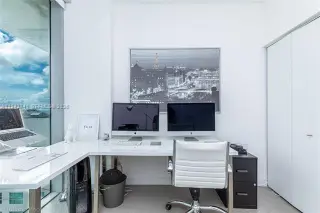 Propiedad en alquiler con 3 habitaciones y 2 baños en 33130