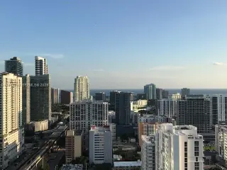 Propiedad en alquiler con 3 habitaciones y 2 baños en 33130