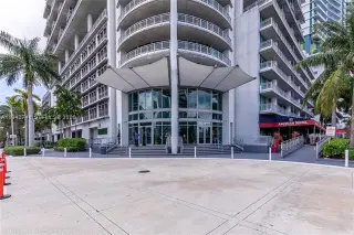 Propiedad en alquiler con 3 habitaciones y 2 baños en 33130