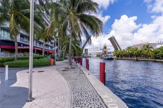 Propiedad en alquiler con 3 habitaciones y 2 baños en 33130