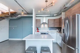 Propiedad en alquiler con 3 habitaciones y 2 baños en 33130