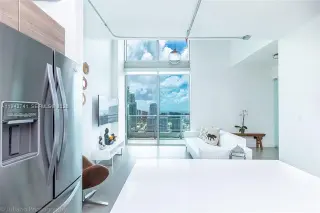 Propiedad en alquiler con 3 habitaciones y 2 baños en 33130