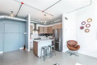 Propiedad en alquiler con 3 habitaciones y 2 baños en 33130