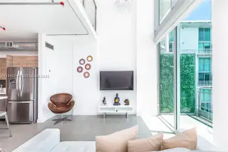 Propiedad en alquiler con 3 habitaciones y 2 baños en 33130