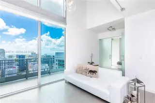 Propiedad en alquiler con 3 habitaciones y 2 baños en 33130