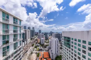 Propiedad en alquiler con 3 habitaciones y 2 baños en 33130
