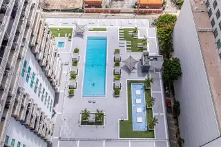 Propiedad en alquiler con 3 habitaciones y 2 baños en 33130