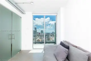 Propiedad en alquiler con 3 habitaciones y 2 baños en 33130
