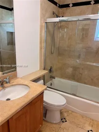 Propiedad en alquiler con 3 habitaciones y 2 baños en Pinecrest