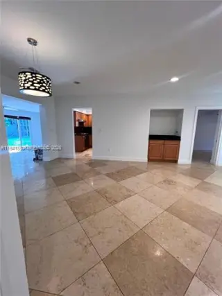 Propiedad en alquiler con 3 habitaciones y 2 baños en Pinecrest