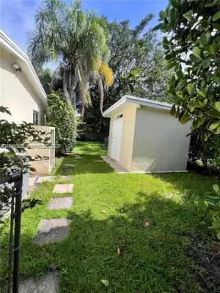 Propiedad en alquiler con 3 habitaciones y 2 baños en Pinecrest