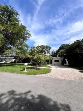 Propiedad en alquiler con 3 habitaciones y 2 baños en Pinecrest