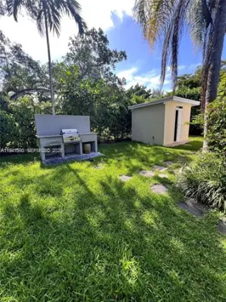 Propiedad en alquiler con 3 habitaciones y 2 baños en Pinecrest