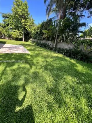 Propiedad en alquiler con 3 habitaciones y 2 baños en Pinecrest