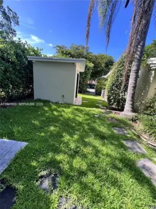 Propiedad en alquiler con 3 habitaciones y 2 baños en Pinecrest