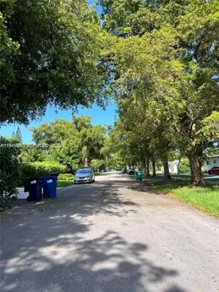 Propiedad en alquiler con 3 habitaciones y 2 baños en Pinecrest