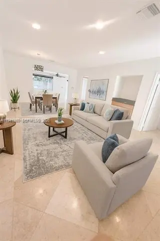 Propiedad en alquiler con 3 habitaciones y 2 baños en Pinecrest