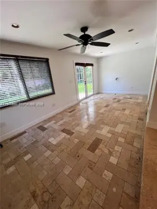 Propiedad en alquiler con 3 habitaciones y 2 baños en Pinecrest