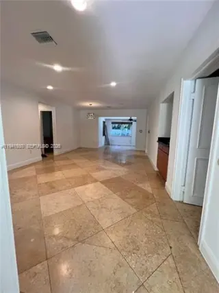 Propiedad en alquiler con 3 habitaciones y 2 baños en Pinecrest