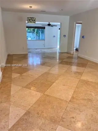 Propiedad en alquiler con 3 habitaciones y 2 baños en Pinecrest
