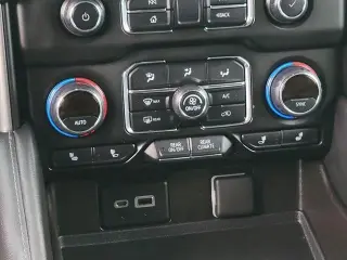 Chevrolet Suburban 2021 4x4 LT 4 puertas SUV