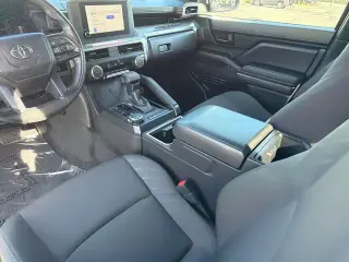 Toyota Tacoma 2025 4x4 SR5 4dr Double Cab 5.0 ft SB