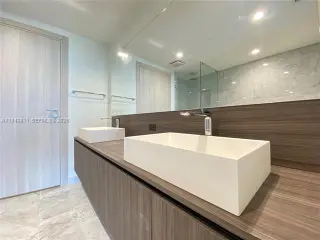 Propiedad en alquiler con 1 dormitorio y 1.5 baños en Miami