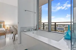 Propiedad en alquiler con 3 habitaciones y 3 baños en Miami