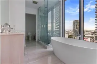 Propiedad en alquiler con 3 habitaciones y 3 baños en Miami