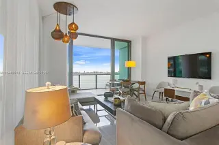 Propiedad en alquiler con 3 habitaciones y 3 baños en Miami