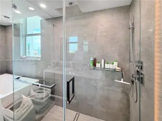 Propiedad en alquiler con 3 habitaciones y 2.5 baños en Miami