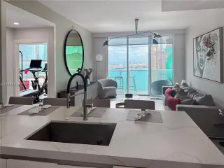 Propiedad en alquiler con 3 habitaciones y 2.5 baños en Miami