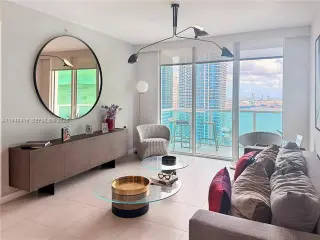 Propiedad en alquiler con 3 habitaciones y 2.5 baños en Miami