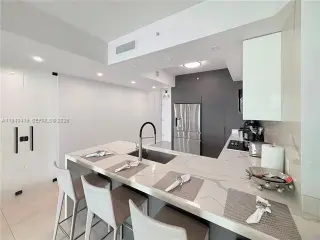 Propiedad en alquiler con 3 habitaciones y 2.5 baños en Miami