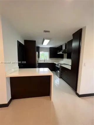 Propiedad en alquiler con 4 habitaciones y 3 baños en Pinecrest
