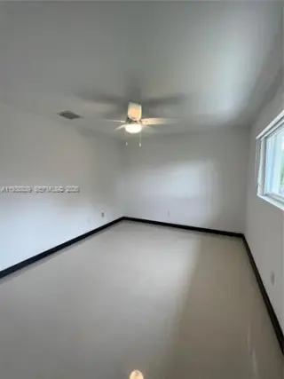 Propiedad en alquiler con 4 habitaciones y 3 baños en Pinecrest