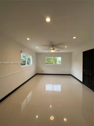 Propiedad en alquiler con 4 habitaciones y 3 baños en Pinecrest