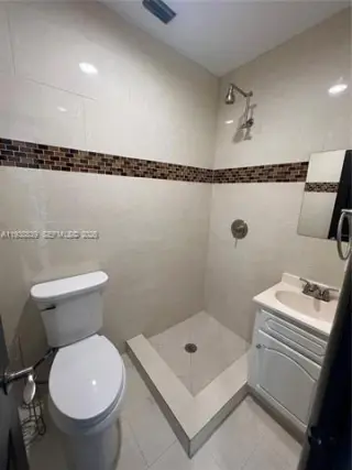 Propiedad en alquiler con 4 habitaciones y 3 baños en Pinecrest