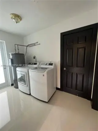Propiedad en alquiler con 4 habitaciones y 3 baños en Pinecrest