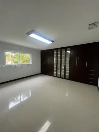 Propiedad en alquiler con 4 habitaciones y 3 baños en Pinecrest