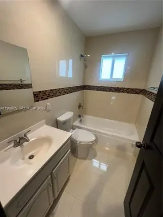 Propiedad en alquiler con 4 habitaciones y 3 baños en Pinecrest