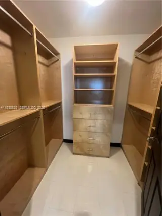 Propiedad en alquiler con 4 habitaciones y 3 baños en Pinecrest