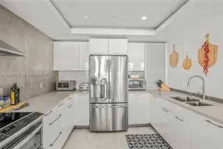 Propiedad en alquiler con 3 habitaciones y 3 baños en Miami Beach