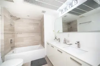Propiedad en alquiler con 1 dormitorio y 1.5 baños en Miami